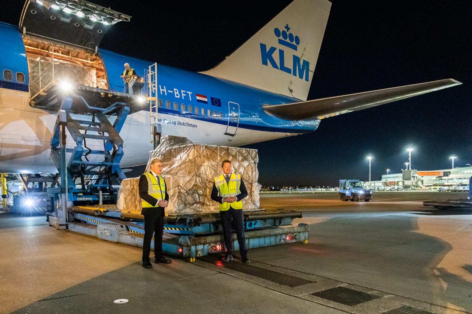 Luchtbrug KLM en VWS zorgt voor continue stroom medische hulpgoederen uit China